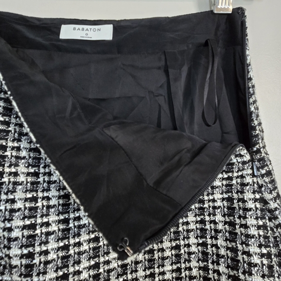 Chic Black and White Tweed Skirt - Picture 4 of 10